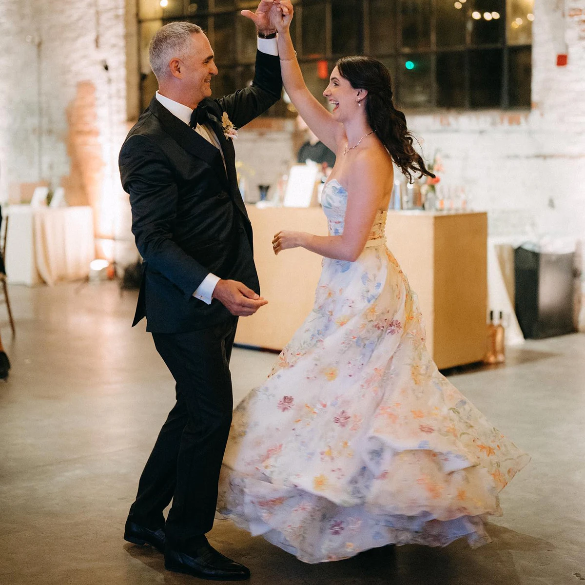 Vestido de novia de manga larga abullonada, estampado Floral botánico, línea A, botones de talla grande, Organza, vestido de novia ligero