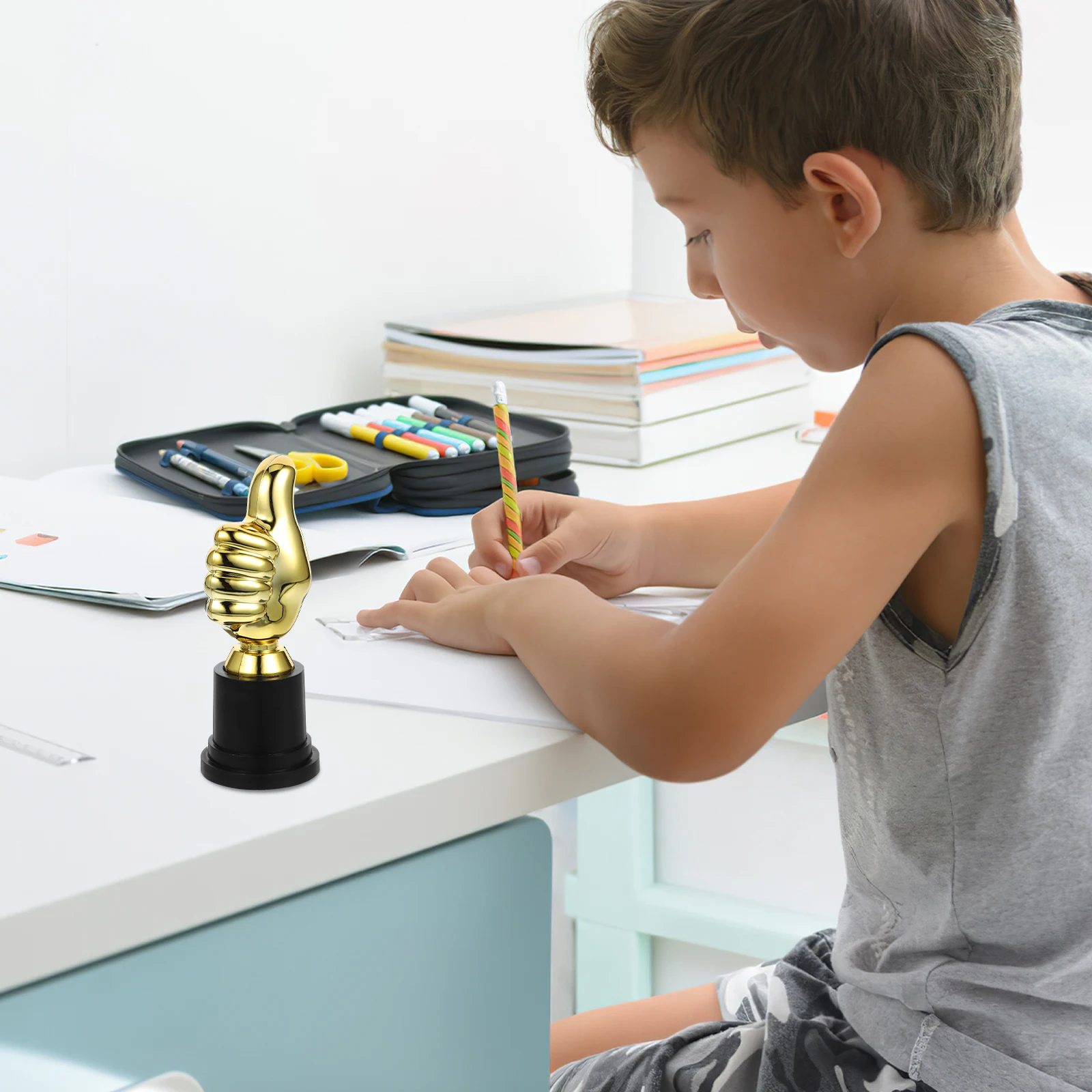 

2pcs Plastic Thumb Trophy Kids Party Award School Competition Toy Commemorative Award Trophies Trophy Model Gift