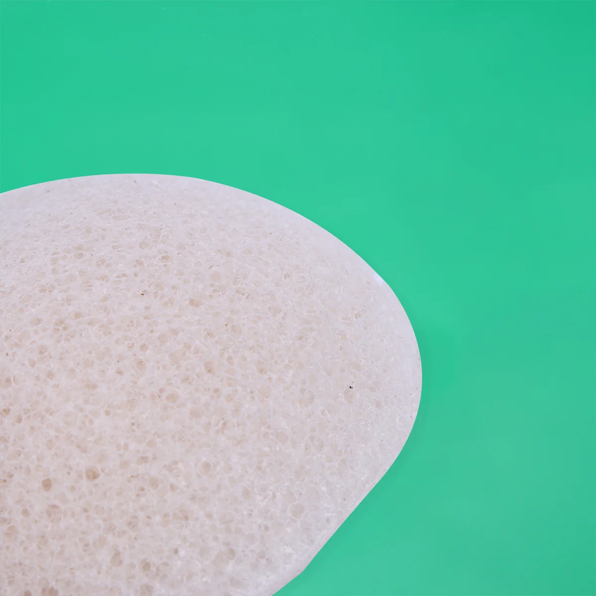 

2Pcs Bamboo Charcoal Konjac Sponges Large Round Face Cleansing Puff Makeup Removal Puff Facial Cleaning Sponge