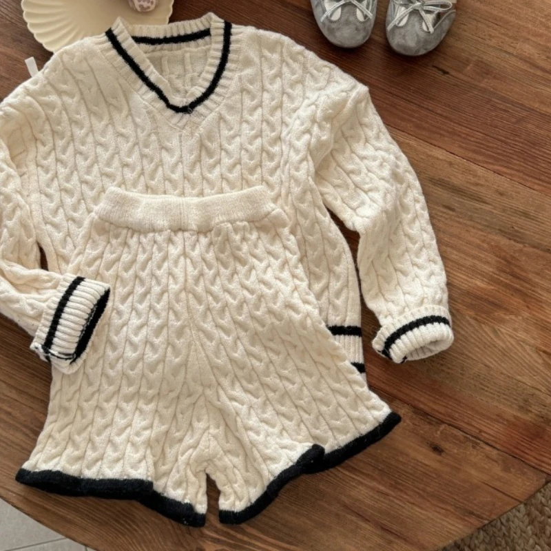 Autumn New Children's Wear Korean Children's Wear Girls' V-neck Fried Dough Twists Pullover Sweater Shorts 2-piece Set
