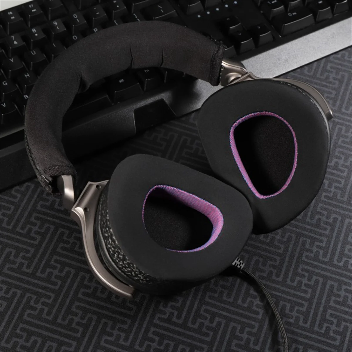 

# 208Z амбушюры для беспроводных Bluetooth-наушников ASUS ROG Delta Prism S (черный и фиолетовый)