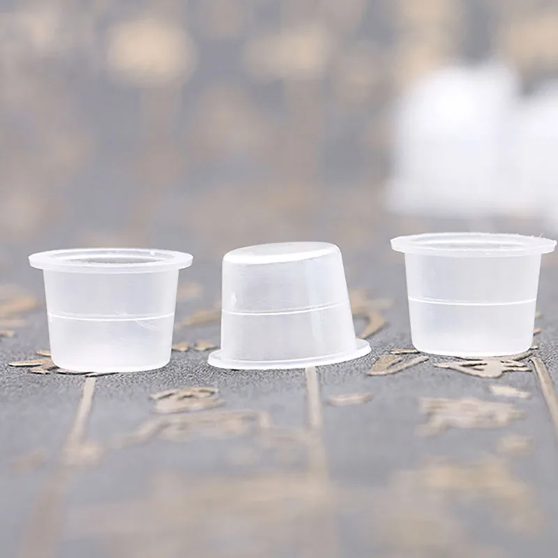 كوب حبر الوشم القابل للتصرف لعقد اللون ، البلاستيك الأبيض ، حجم كبير ، وأعلى جودة ، 1000 قطعة