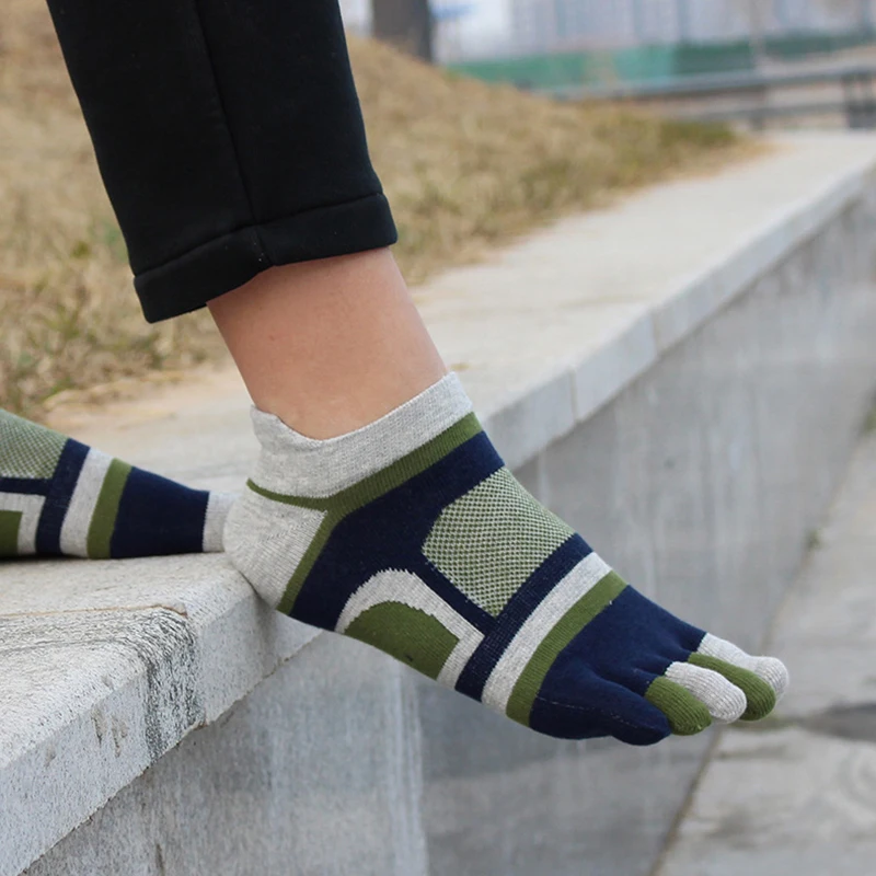 1/5 Pairs  Men’s Five-Toe Athletic Ankle Socks Breathable Mesh Sweat-Wicking Colour-Blocked Low-Cut Short Socks for Running view 4