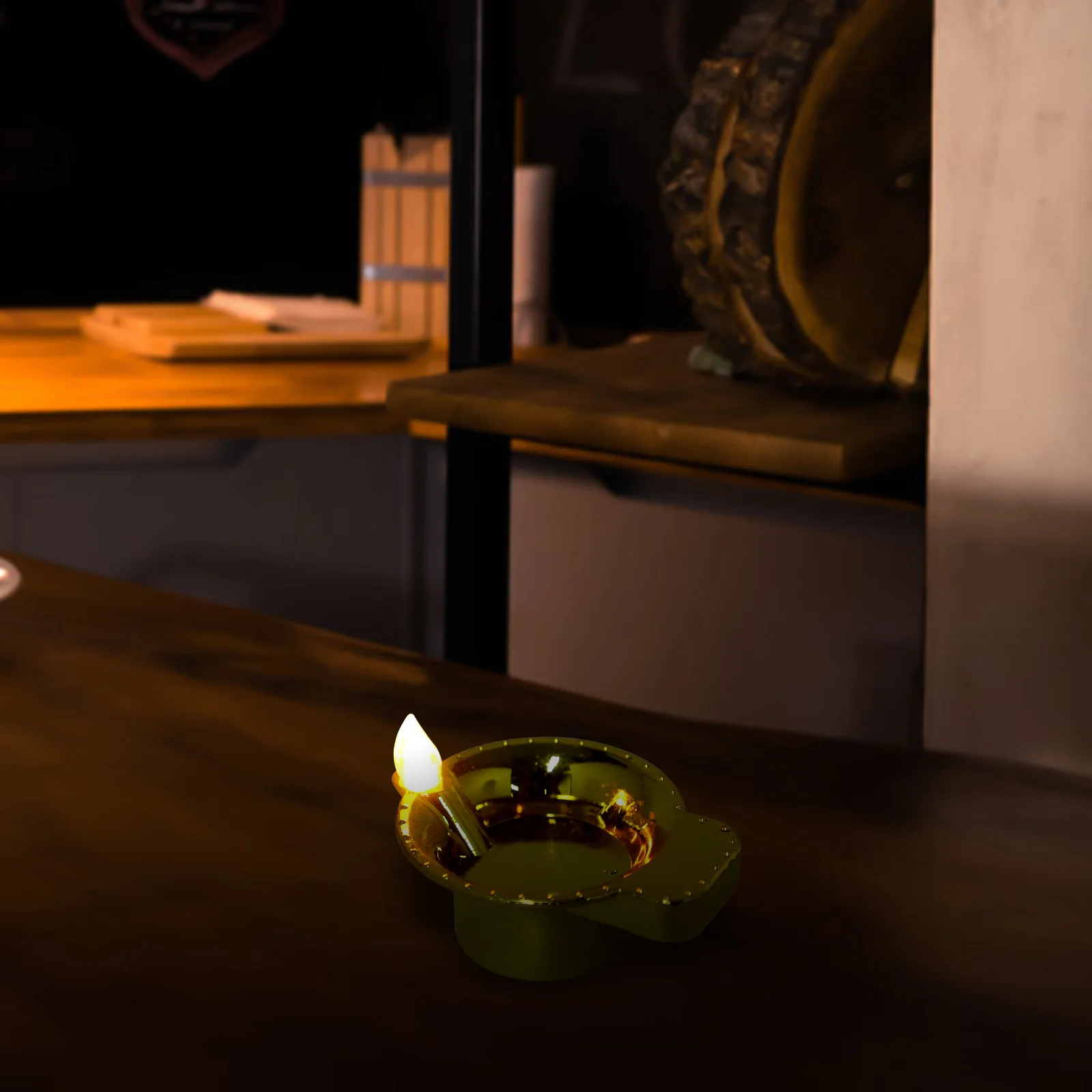 4 قطع من شموع LED الإبداعية عديمة اللهب خفيفة الوزن ومدمجة تعمل مصابيح زخرفية لحفلات الزفاف ذات الجو الرومانسي