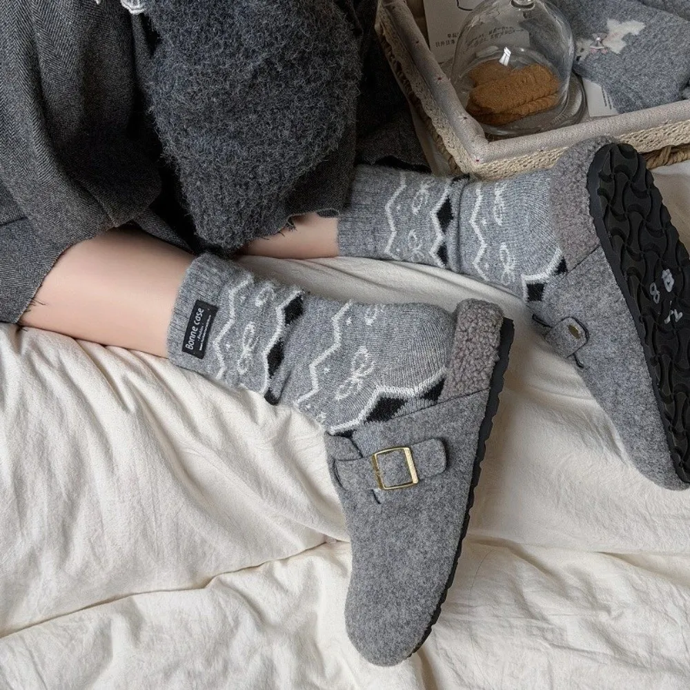 الاتجاه لطيف الكرتون جرو القوس الجوارب مريحة سميكة منتصف أنبوب الجوارب الدافئة الجوارب الطويلة النساء
