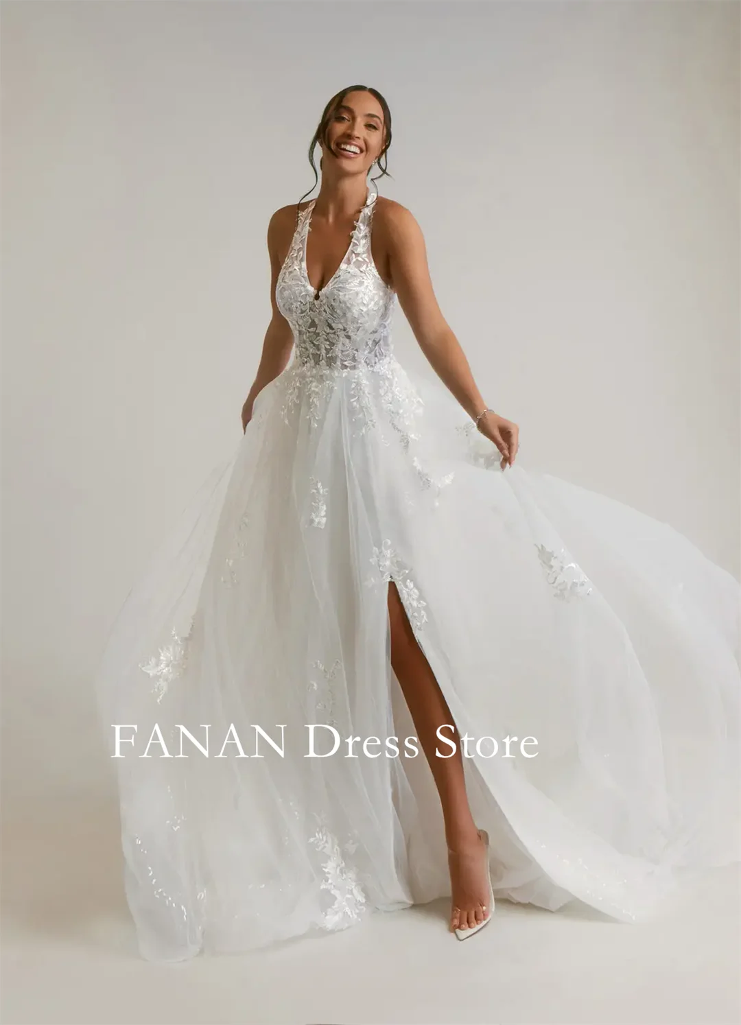 Fanan Diamond White A-Line Halter Sequins Tulle Appliques Dress Customized Wedding Gown Elegant Wedding Dresses without Sleeves