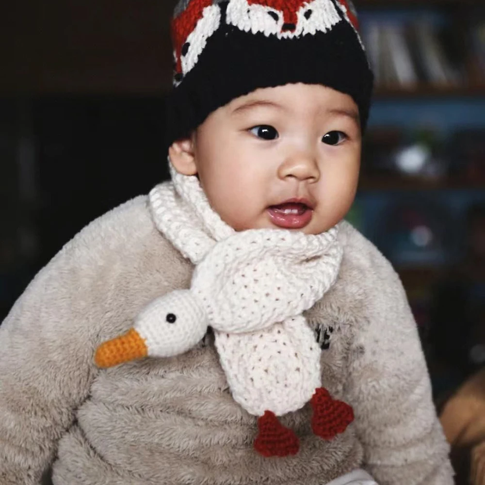 Cute Duck Snd Big White Goose Childrens Scarf New Winter Warm Handmade Wool Scarf for Childrens Use
