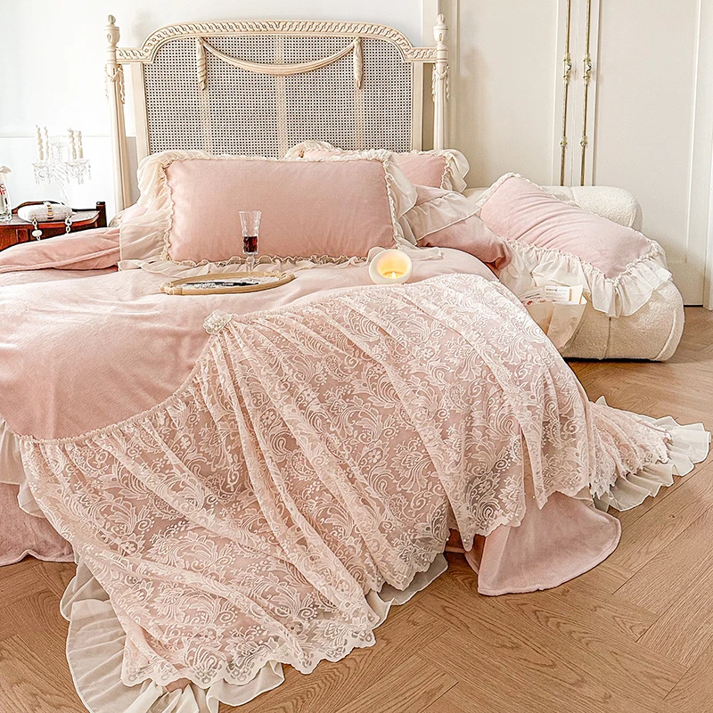 Romantic French Hollow Lace Ruffles Princess Wedding Bedding Set Plush Warmth Velvet Fleece Duvet Cover Set Bed Sheet Pillowcase