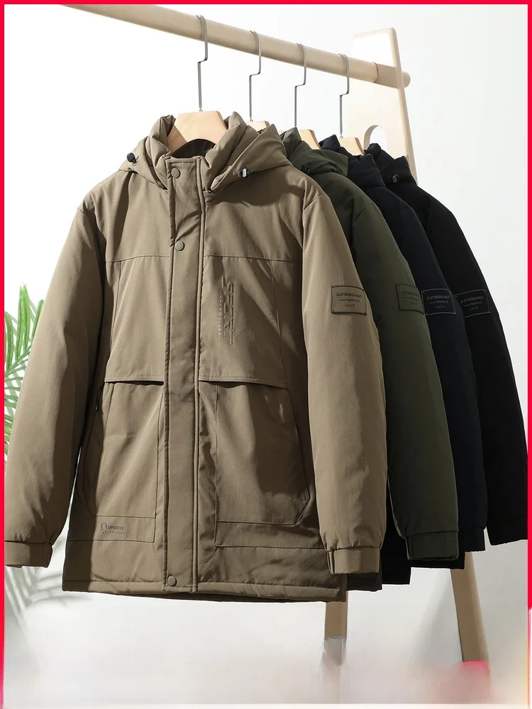 

Мужская зимняя повседневная куртка с очень пышным съемным капюшоном, ветрозащитная, водоотталкивающая, теплая, с хлопковым наполнителем и полиэстером, на молнии.