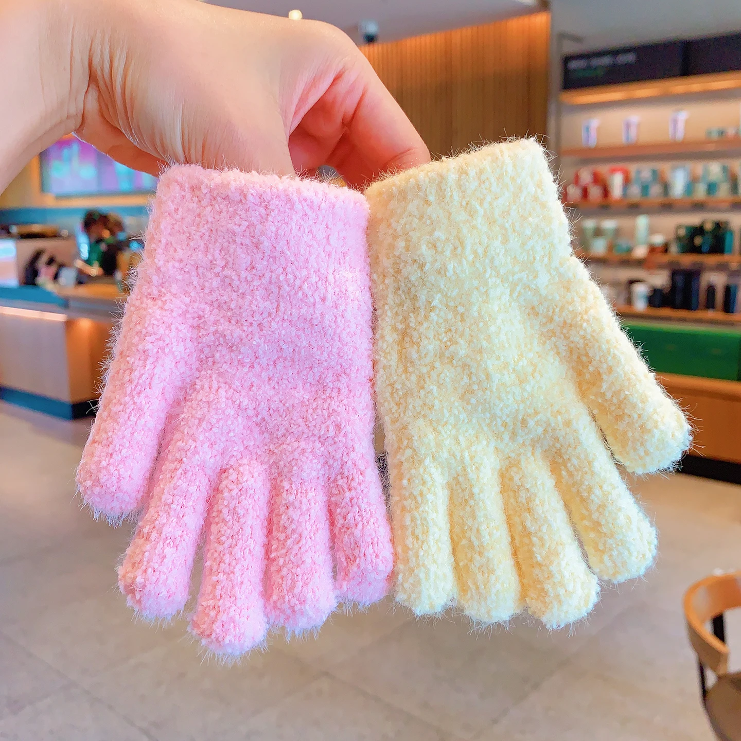 Weiche, flauschige, gestrickte, dehnbare Vollfingerhandschuhe für Mädchen, Jungen, Kinder, Kleinkinder, Plüsch, Bonbonfarben, warme Handschuhe für den Winter 2026 – Detail 4