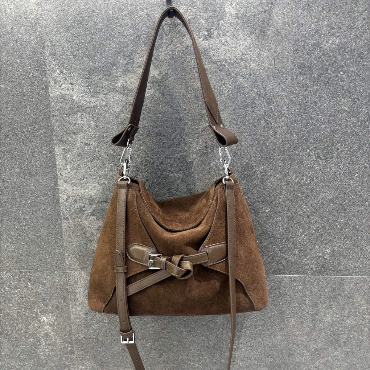 

Slack Large Capacity Knot Bag Women's 2026 New Leather Commuter Tote Bag Fashionable Versatile Messenger Bag Women