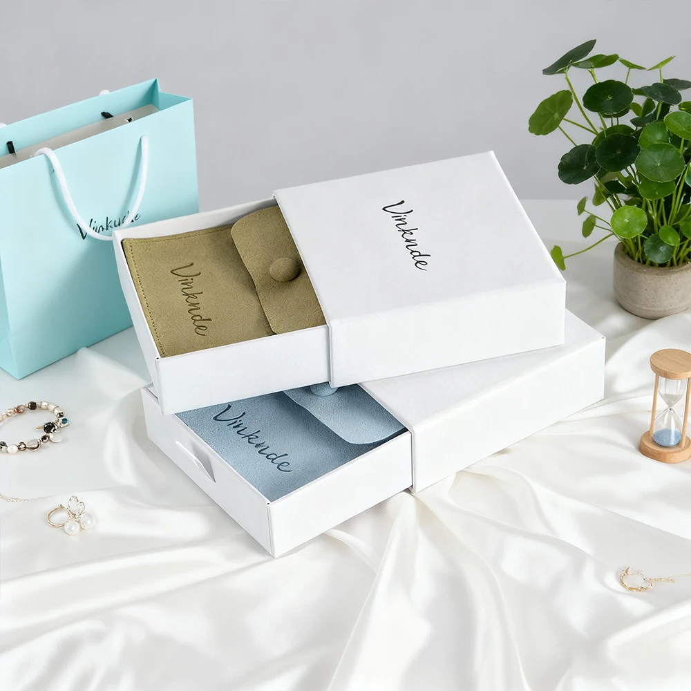 

Luxury Custom Logo Small Portable White Paper Jewellery Drawer Boxes Ring Earring Necklace Storage Case Display Velvet Snap Bag