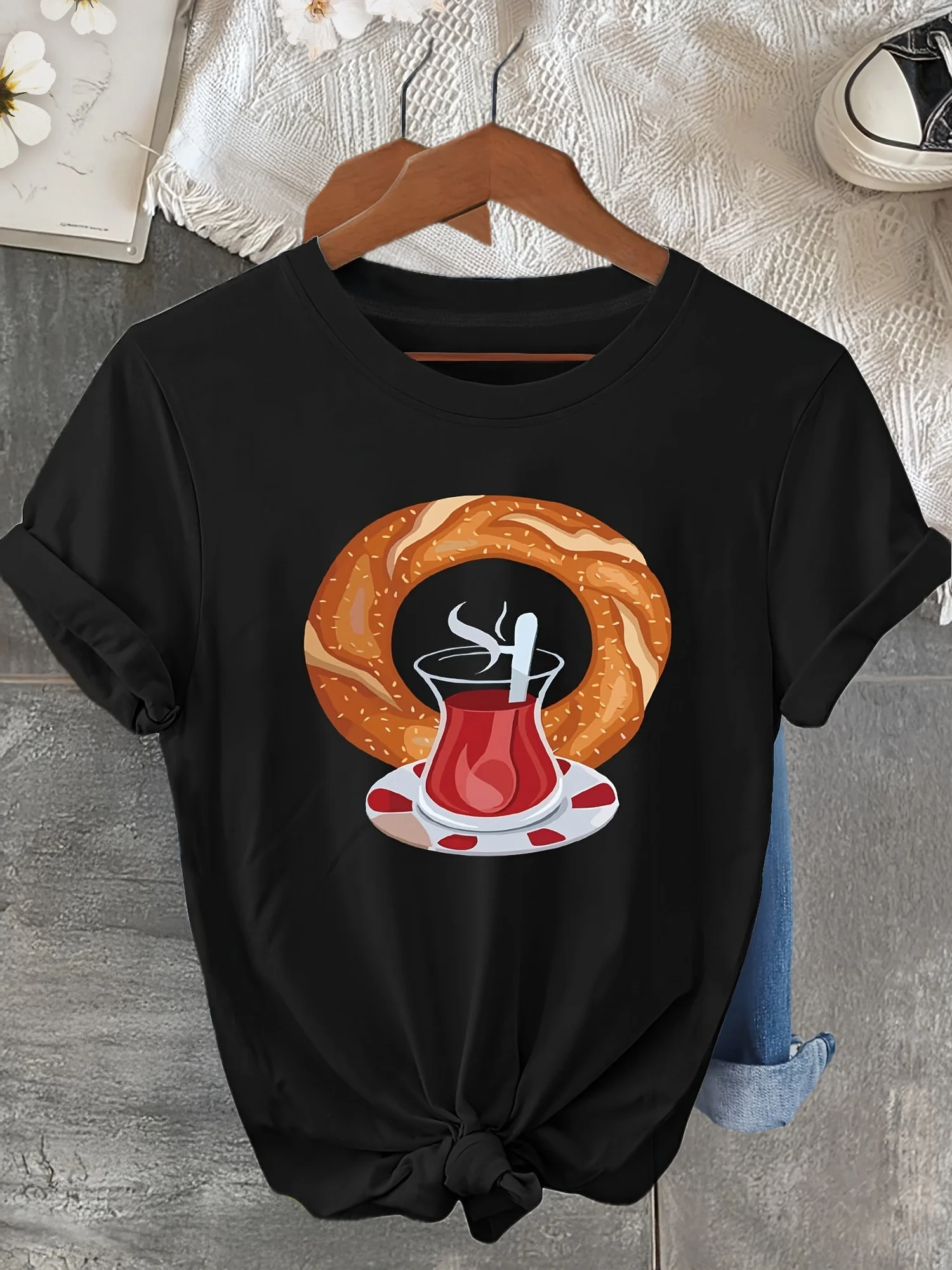 Women'S Casual Turkish Cuisine Graphic Round Neck Short Sleeve Top with Middle Eastern Fajran Design Perfect for Spring/Summe