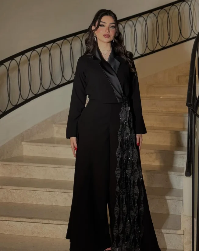 Customized High Quality Sleeveless Floor Length Zipper Black V-neck A-line  Gold Dress for Birthday Party Vestido Tull Mujer