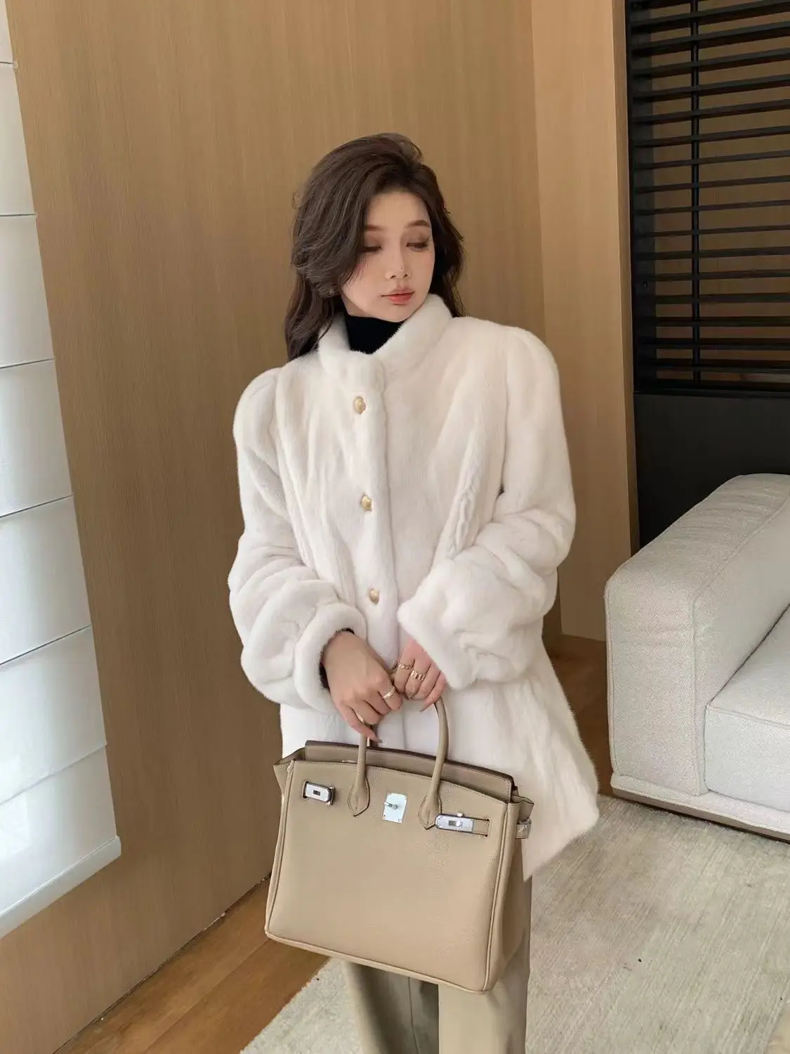 معطف ماكسي من الفرو الصناعي معاطف نسائية بحزام ممتاز لفتاة الأعمال الطليعية وجيوب مخفية معطف فاخر قابل للتمدد