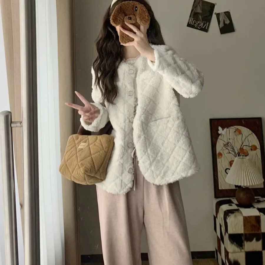 

Женское шикарное свободное пальто из искусственного меха с ромбовидным узором, пушистое осенне-зимнее высококачественное утягивающее корейское пальто Long Sve ro...