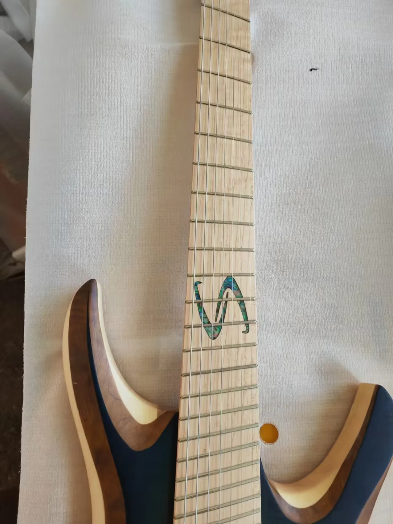 Hand Made 7 String Electric Guitar Bass Alder Body Alnico V Humbucker Pickups 24 Frets Factory Outlet China Guitars