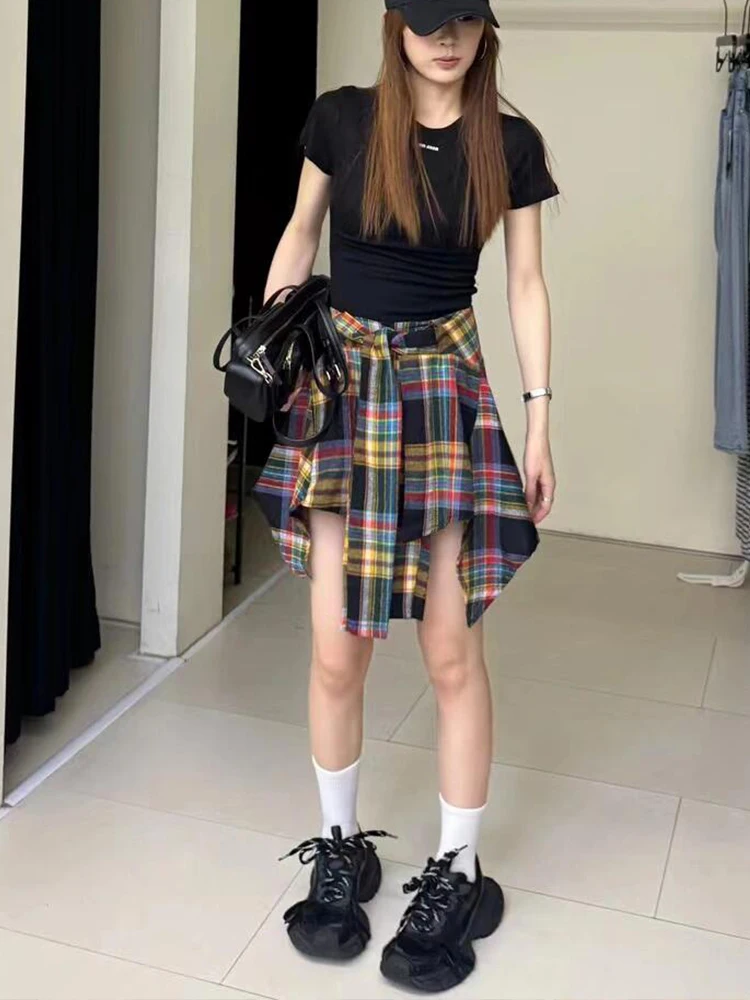 กระโปรงสั้นลายสก็อตสไตล์สตรีทลำลองสำหรับผู้หญิง กางเกงลำลองฤดูร้อน เสื้อคลุมกันแสง ดีไซน์ไม่สมมาตร