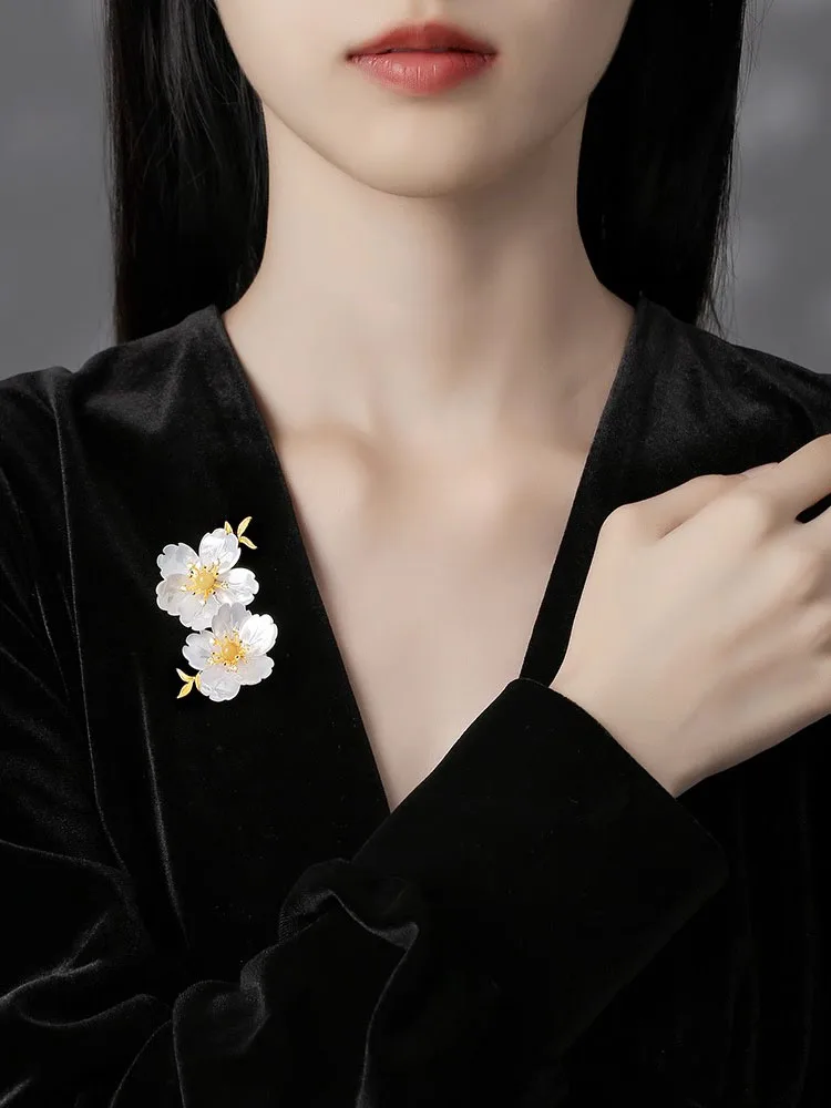 باندي زهرة اللؤلؤ الصدار الإناث موازية زهرة بروش الراقية مزاجه اللباس الملحقات دبوس الراقية هدية ضوء الفاخرة