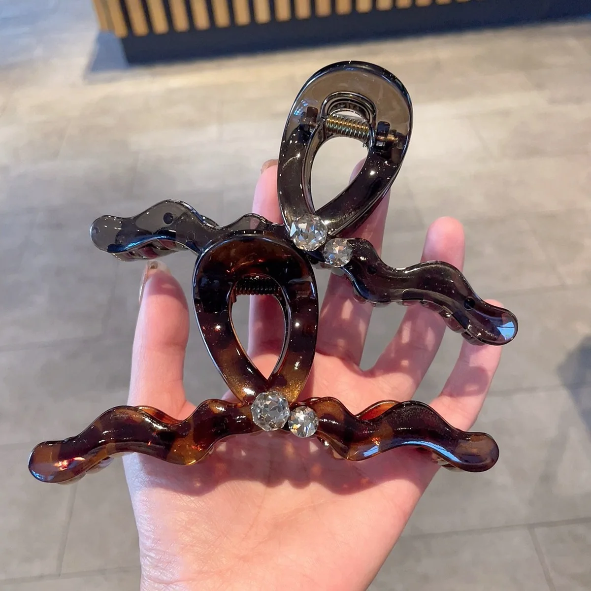 

Французский полый леопардовый принт, большой коготь для волос, заколка в виде акулы, вечерние женские элегантные заколки для волос на затылке, толстые аксессуары для волос