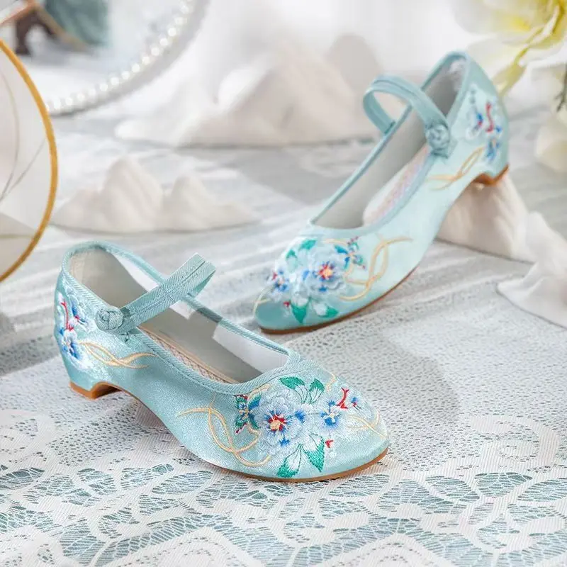 2024 Woman\'s Chinese Traditional Low Heel Embroidered Flower Shoe Soft Sole Non Slip Ethnic Style Buckle Strap Cheongsam Shoes