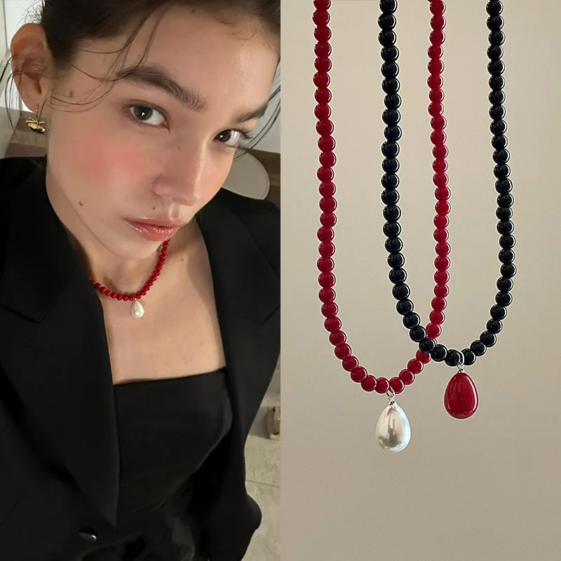 قبلة مجوهرات الأزياء الكورية INS قطرة الماء الخرز قلادة للنساء خمر الأسود الأحمر الخرز اللؤلؤ قلادة المختنق قلادة #3