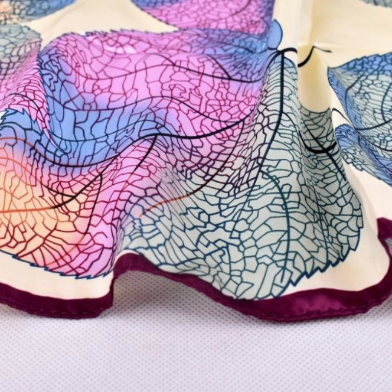 Autumn New 90x90 Square Scarf Color Ding Print Silk Scarf Refreshing Leaves Women\'s Scarf Luxury Replica Brands Summer Shawl