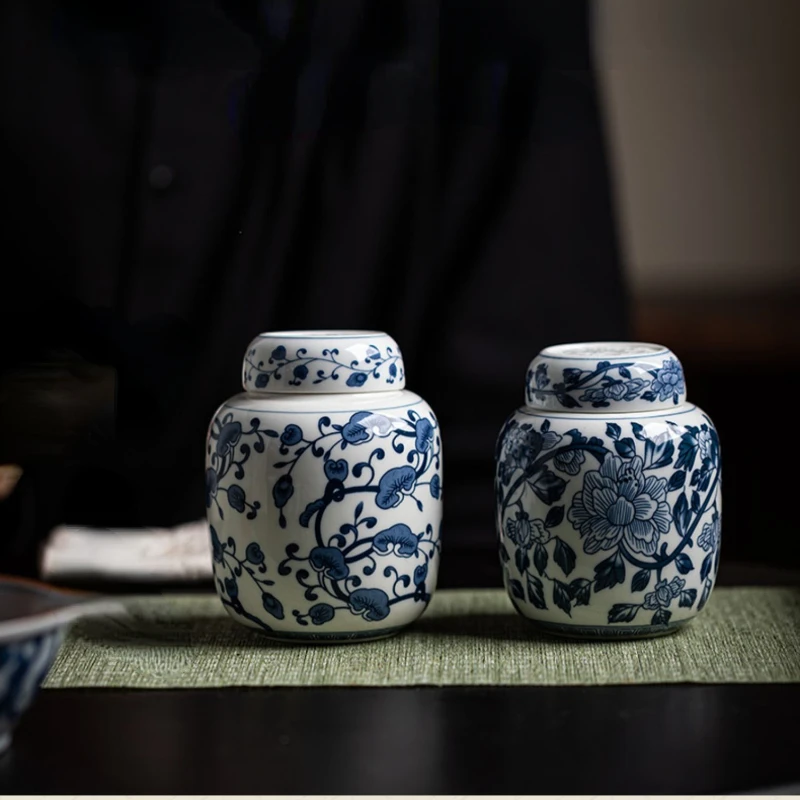 Glazed blue and white porcelain sealed jar, moisture-proof storage jar, pet bone ash jar