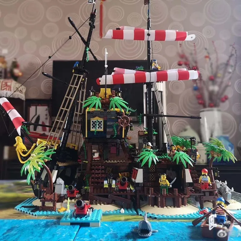 

Pirates of Barracuda Bay 21322 Compatible 698998 Building Set, 2545PCS Pirate Ship Island with 8 Minifigures, Challenging Bricks