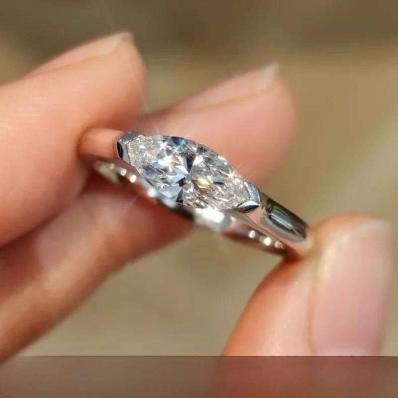 elegant-angel's-eye-engagement-ring-women's-simulated-diamond-silver-ring-luxury-fashion-jewelry-daily-wear-customizable