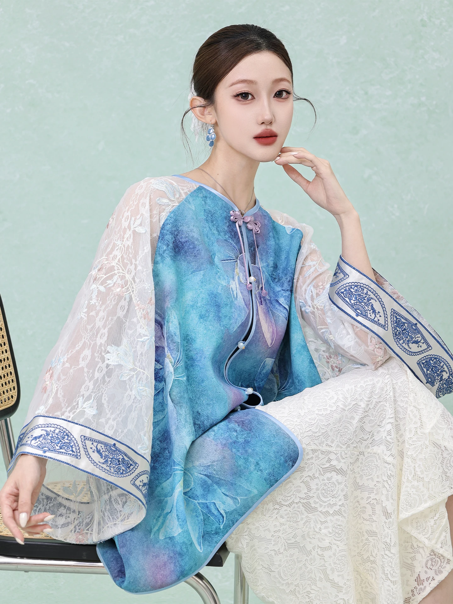 

Новая женская рубашка в китайском стиле с кружевными вставками и пуговицами, тонкая, изысканная, свободного кроя, с длинным рукавом