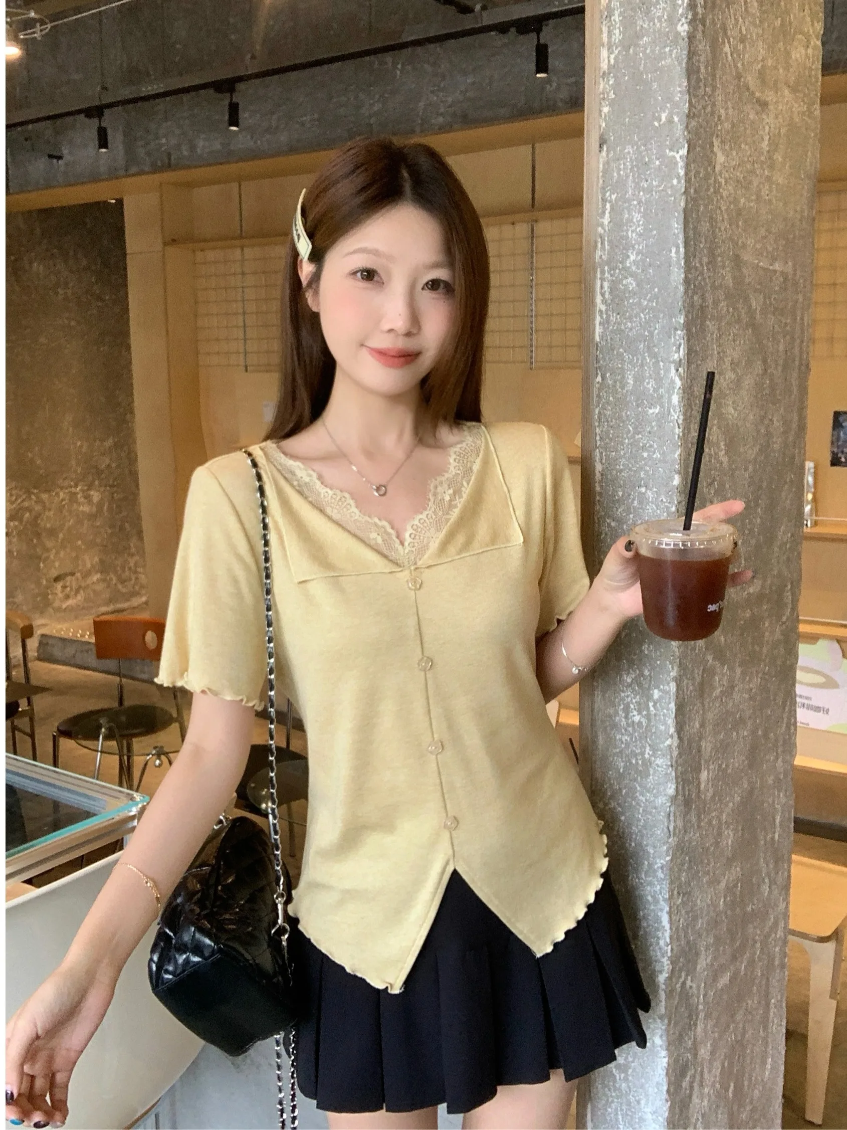 

plus Size Women's Sweet Style Lace Trim V-Neck Short Sleeve T-Shirt Slimming High Waist Design Summer New Fashion Top