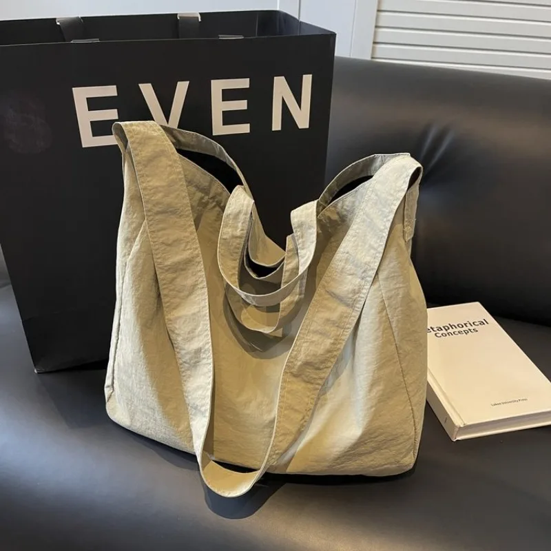 

Solid Color Nylon Zipper Product Women's Tote Bag 2025 New High Beauty Fashion Handbag Sweet Soft Versatile Popular Shoulder Bag
