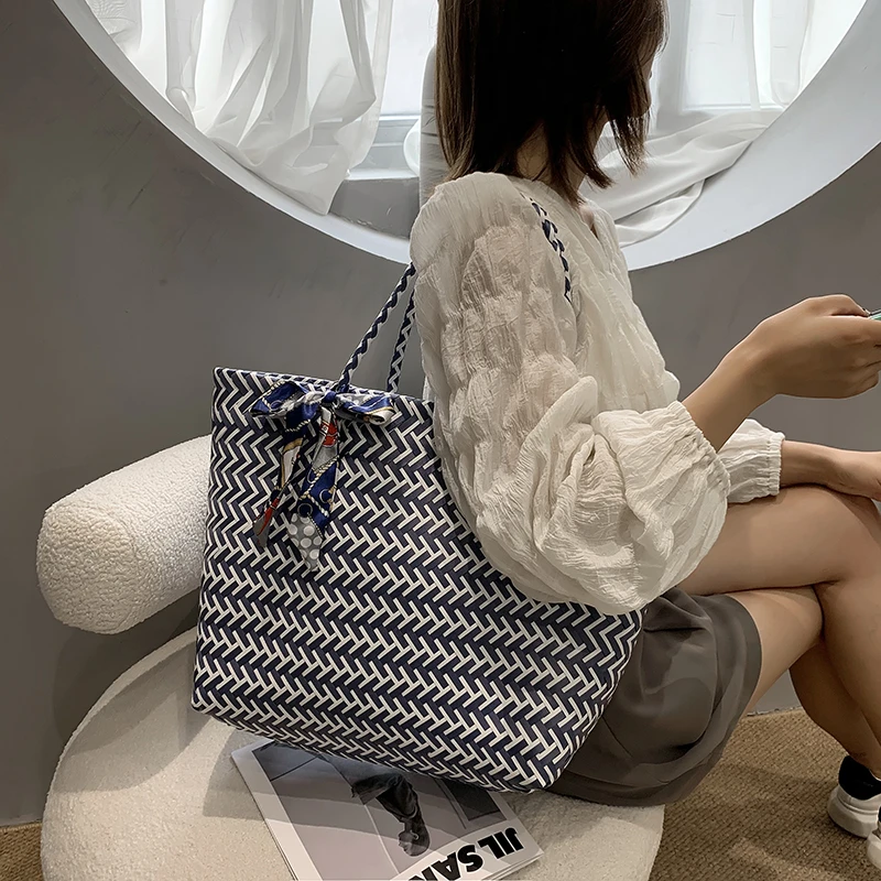 Women Hand Woven Bag Design Silk Scarf Plaid Shopping Bag Large Capacity Vegetable Basket Handbag Female Vacation Beach Tote Bag