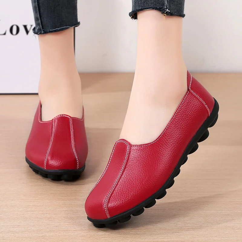 Non-Slip Lightweight Flat Heel Soft Bottom Bean Shoes Ladies 35-42 Big Size Shallow Mouth Foot Set Casual Shoes Women Moccasins