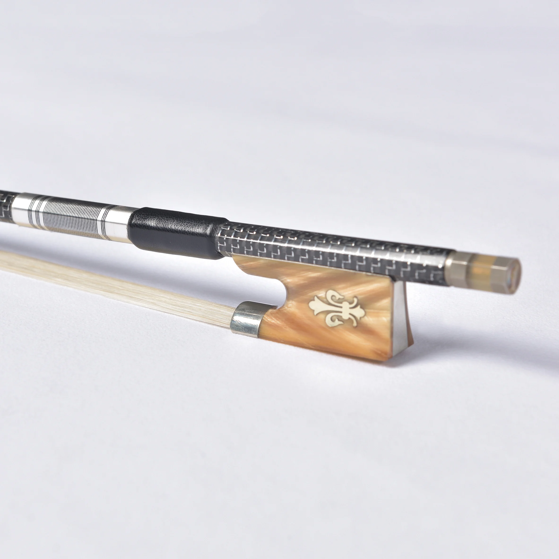 Well Balanced Silver Silk Braided Carbon Fiber Round Stick 4/4 Violin Bow Mongolia Horse Hair High Quality