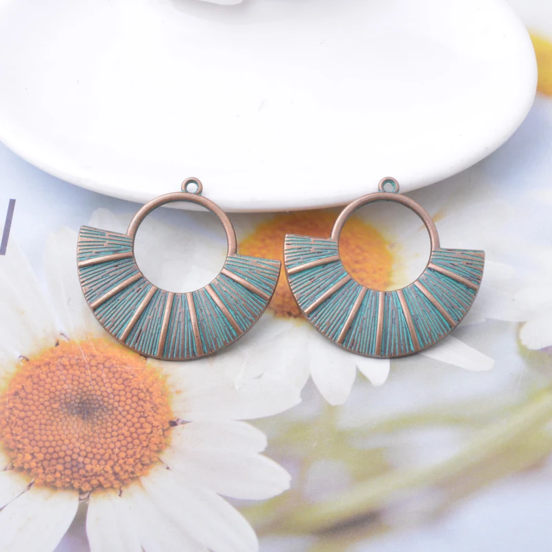 10 Stück Vintage-Stil Antiksilberfarbene Mond-Fächer-Anhänger Metall Runde Anhänger DIY Ohrringe Damen Schmuck – Detail 4