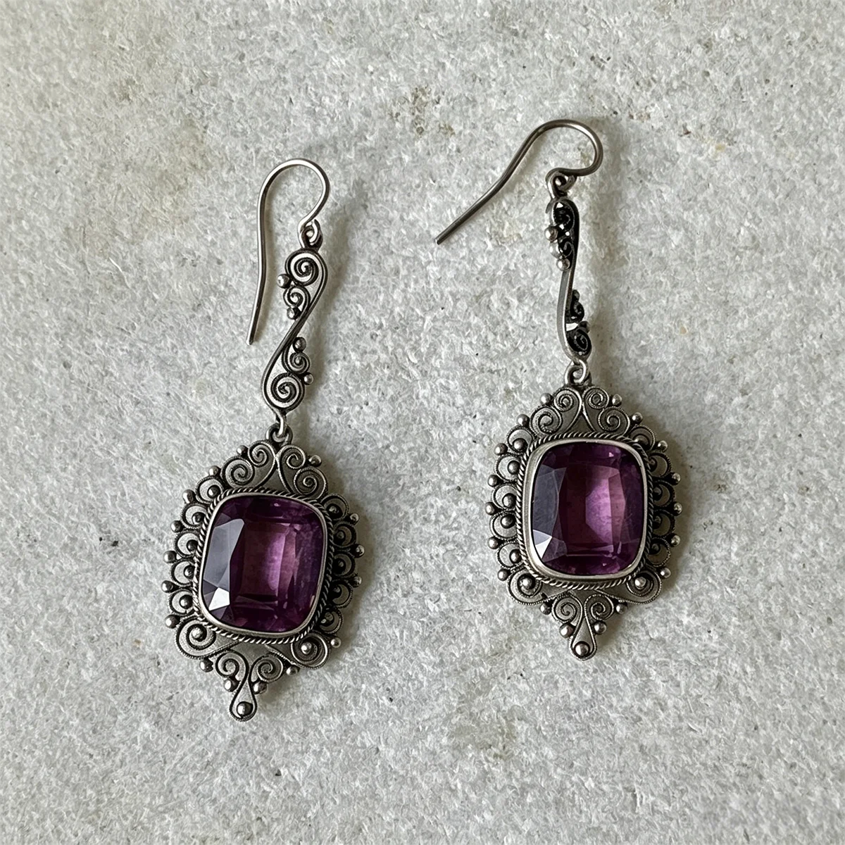 Retro-style diamond-shaped border set with artificial gemstones women's pendant earrings for parties and gatherings