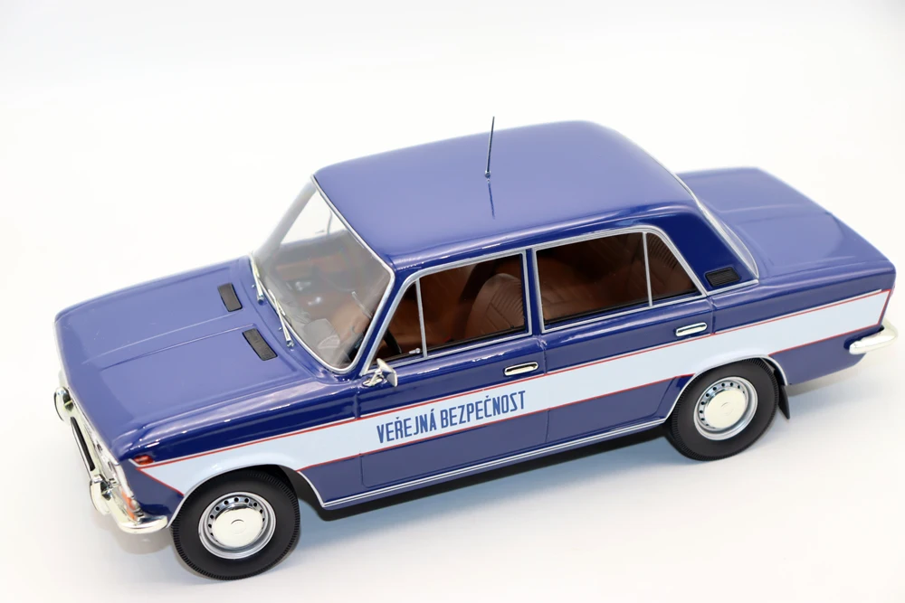 New 1/18 Scale Lada 1500 Police-car DieCast Model Toy Cars Metal For Collection Gift