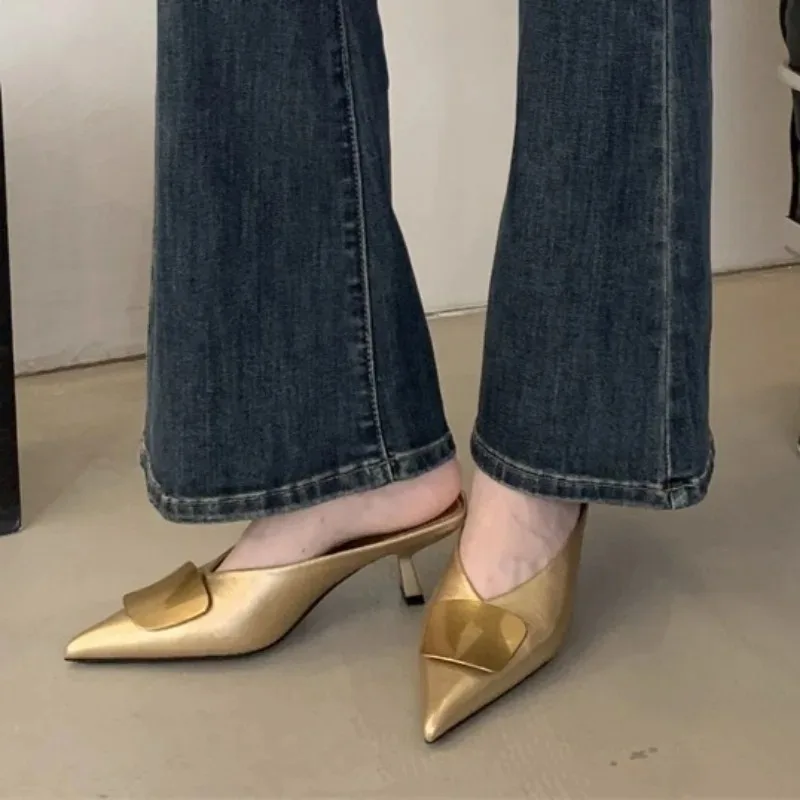 Damen-Pantoletten mit dünnem Absatz, spitzer Zehenpartie, zum Überziehen, für den Außenbereich, mit Metallschnalle, eleganter Stil, koreanische Version – Detail 3