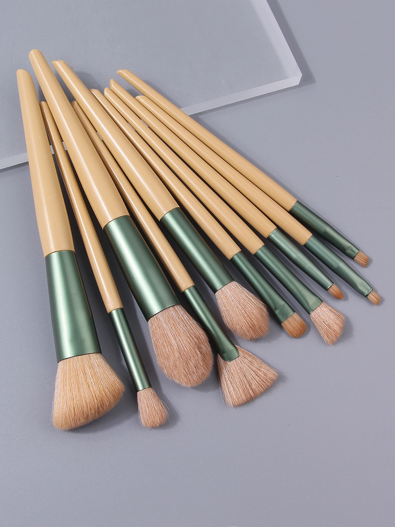 مجموعة فرش مكياج مكونة من 10 قطع مع دلو تخزين لامع - أدوات تجميل لظلال العيون وأحمر الخدود ذات شعيرات ناعمة #4