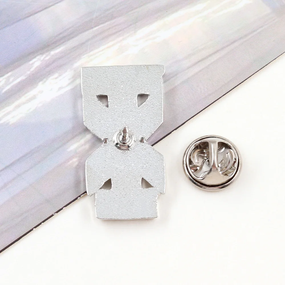 1pc Punk 2077 Trauma Team Logo Enamel Brooch Game Periphery Emergency Medical Rescue Metal Collar Pin