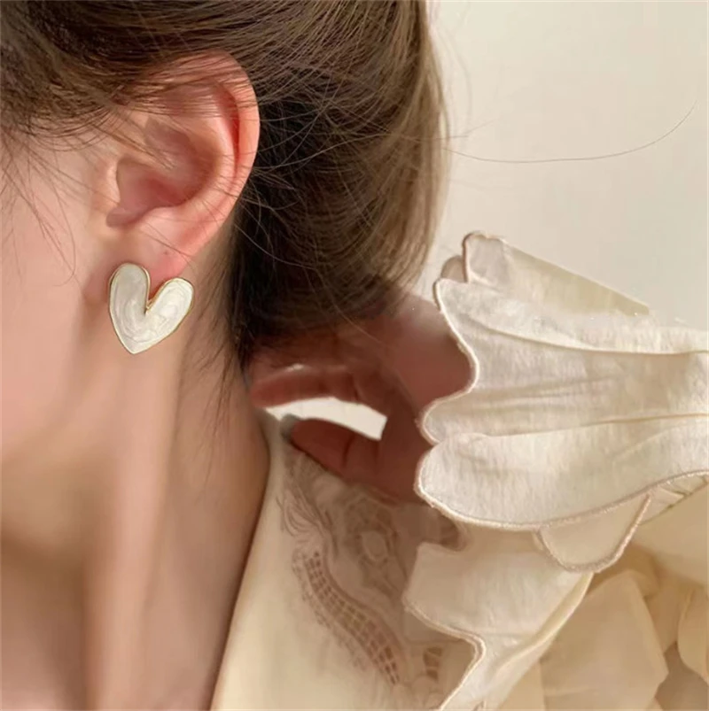 Einfache weinrote Liebes-Ohrstecker für Damen, modische, süße, unregelmäßige Herz-Emaille-Geometrie-Ohrringe, Charms, ästhetischer Schmuck – Detail 10