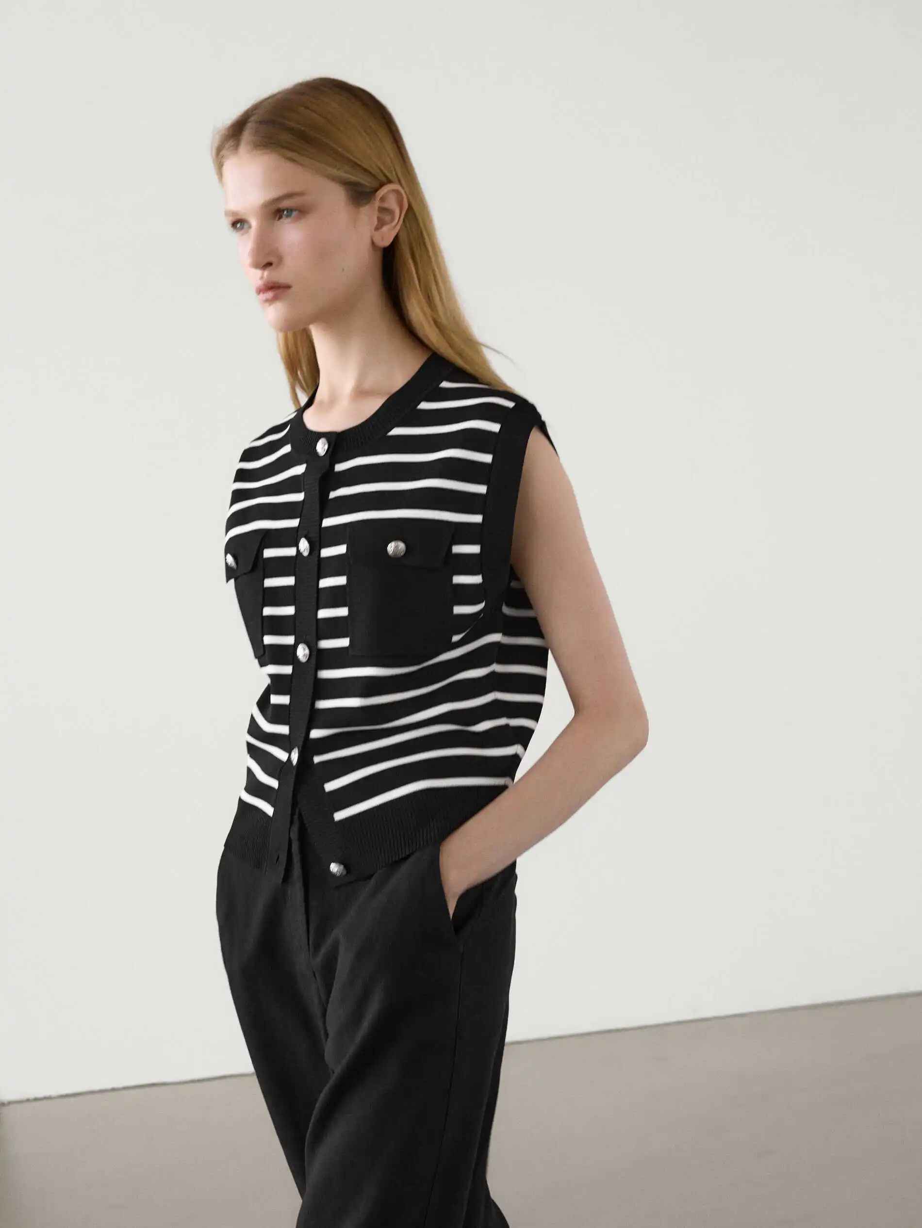 Ethereal MD 2025 massidutti automne nouveau style de femmes décontracté mode rayé col rond tricot gilet sans manches