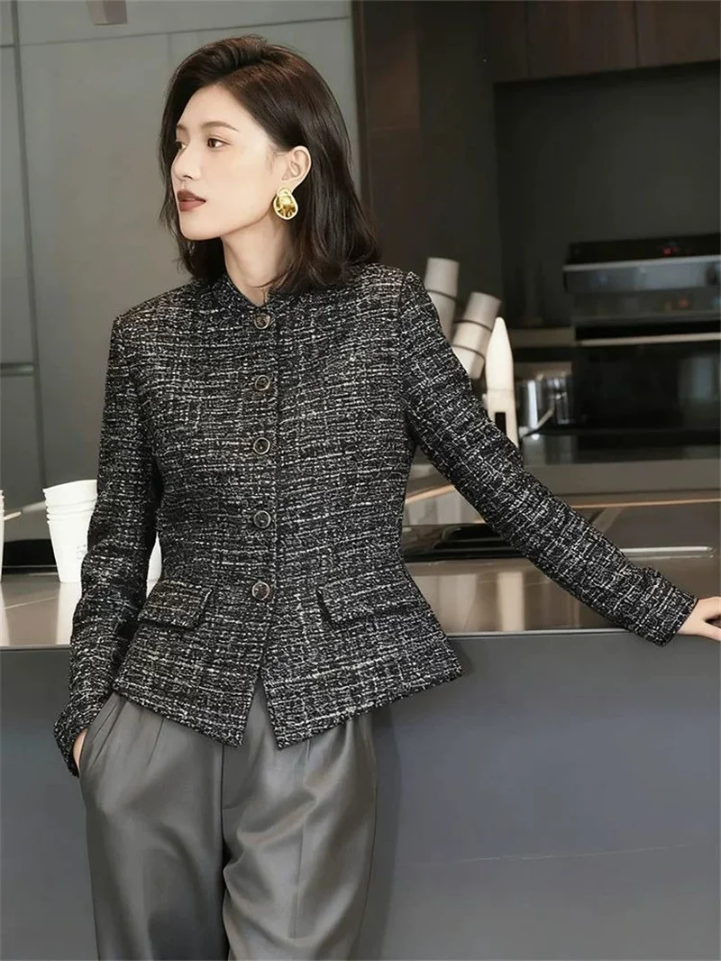 เสื้อแจ็คเก็ตผู้หญิงสำหรับฤดูใบไม้ผลิและฤดูใบไม้ร่วง ดีไซน์โดดเด่น สวยงาม ทันสมัย มีสไตล์ ให้ความรู้สึกหรูหรา ดูดี มีกลิ่นอายแบบชุดสูท