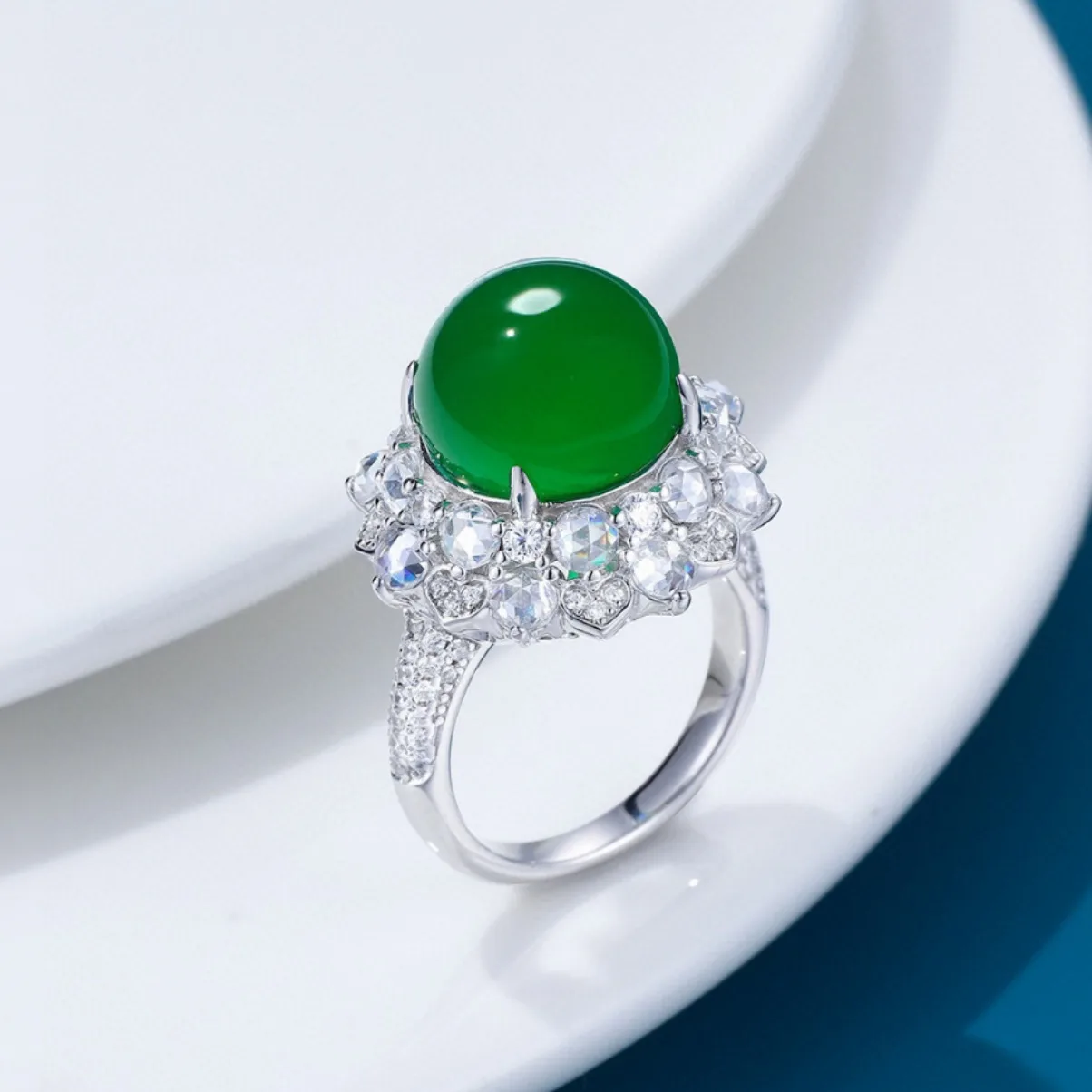 

Platinum PT950pure egg-shaped emerald beryl ring for women, 2026 new style, elegant appearance