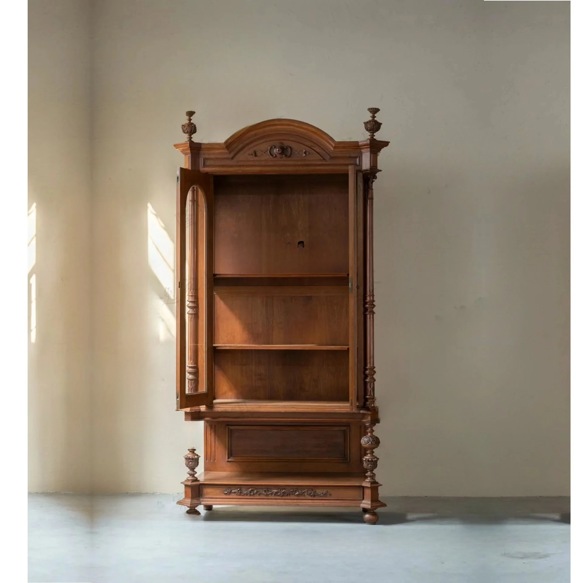 

Резной шкаф для хранения из цельного дерева, обеденный боковой шкаф для хранения, американский свет, роскошное искусство, французский