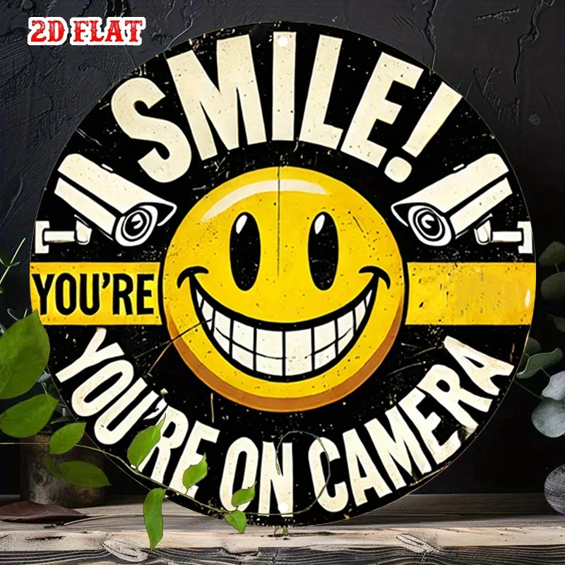 1 Stück humorvolles Warnschild für Überwachungskameras – 7,87 Zoll runde Wanddekoration aus Aluminium und Metall mit lächelndem Gesicht und „You're On Camera“-Text, M