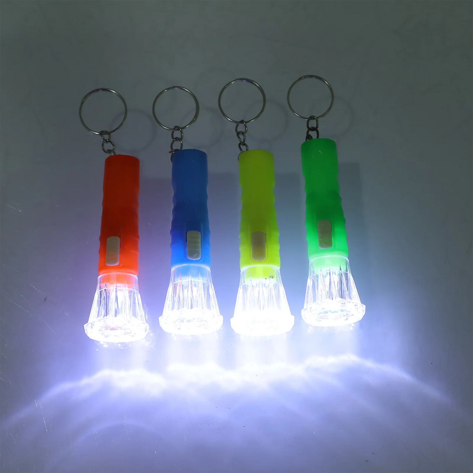 DECOMELODY 10 szt. Akumulatorowe lampki LED na breloczek Mini latarka zawieszka Latarka do namiotu Małe światło do użytku na zewnątrz i w barach