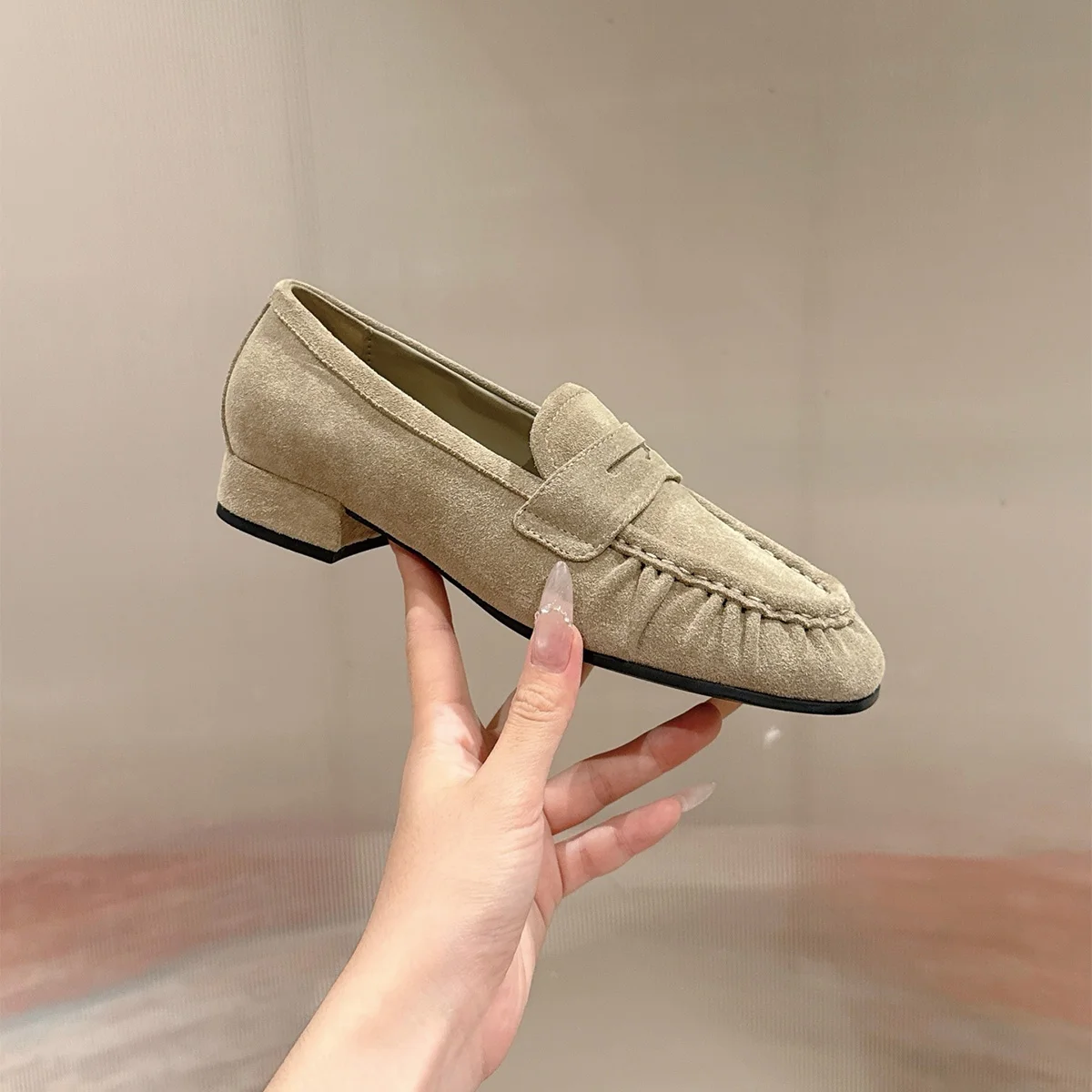 2026 High Quality Autumn Women Slip On Shoes Pleated Upper Soft Comfort Daily Office Walking Footwear ch26022744